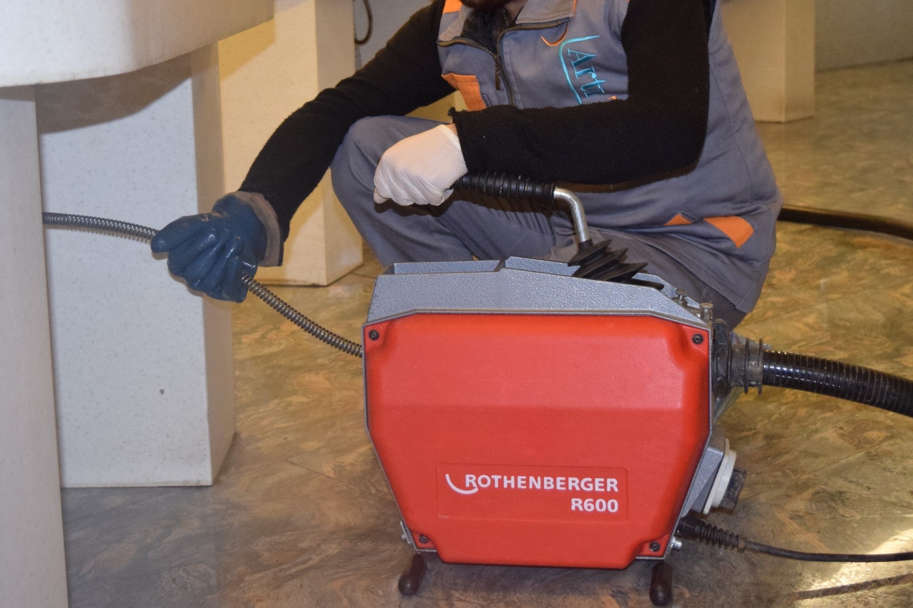 Üsküdar TIKALI GİDER BORUSU İÇİN TADİLATA BORU KIRMAYA SON!!!